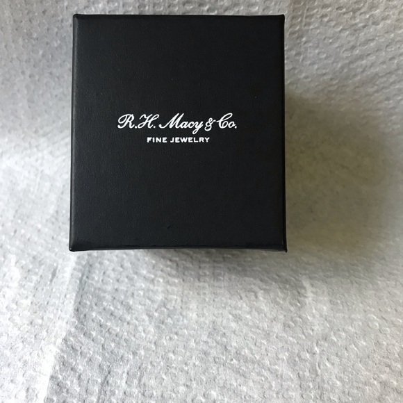 New Blue Topaz ring - Picture 15 of 15